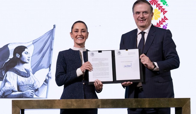 Sheinbaum firma decreto para proteger a la industria textil nacional