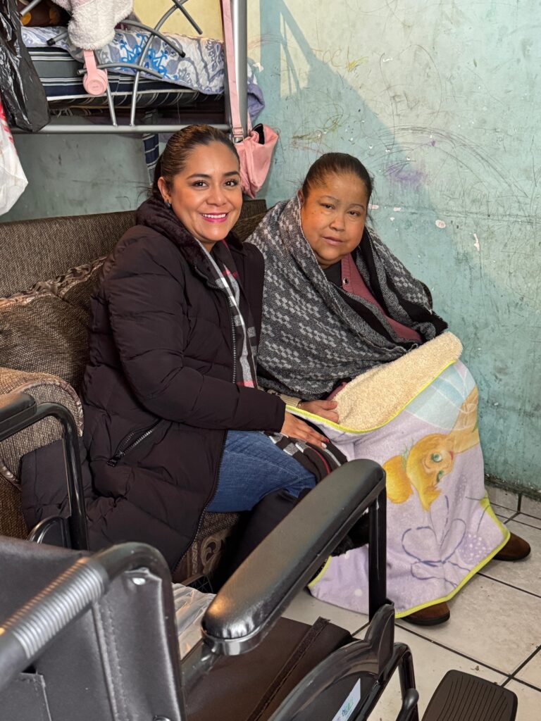 El reciclaje transforma vidas en Jesús María: se entregaron sillas de ruedas y andaderas