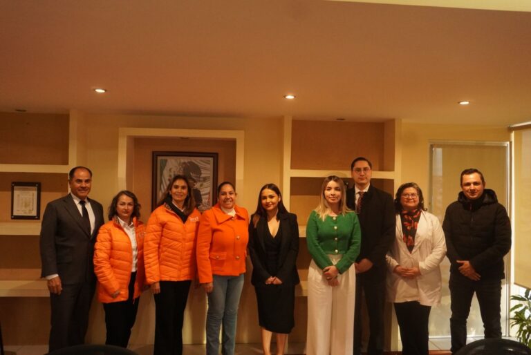 Adriana Ochoa impulsa mejoras en servicios para trabajadores de la educación y sus familias