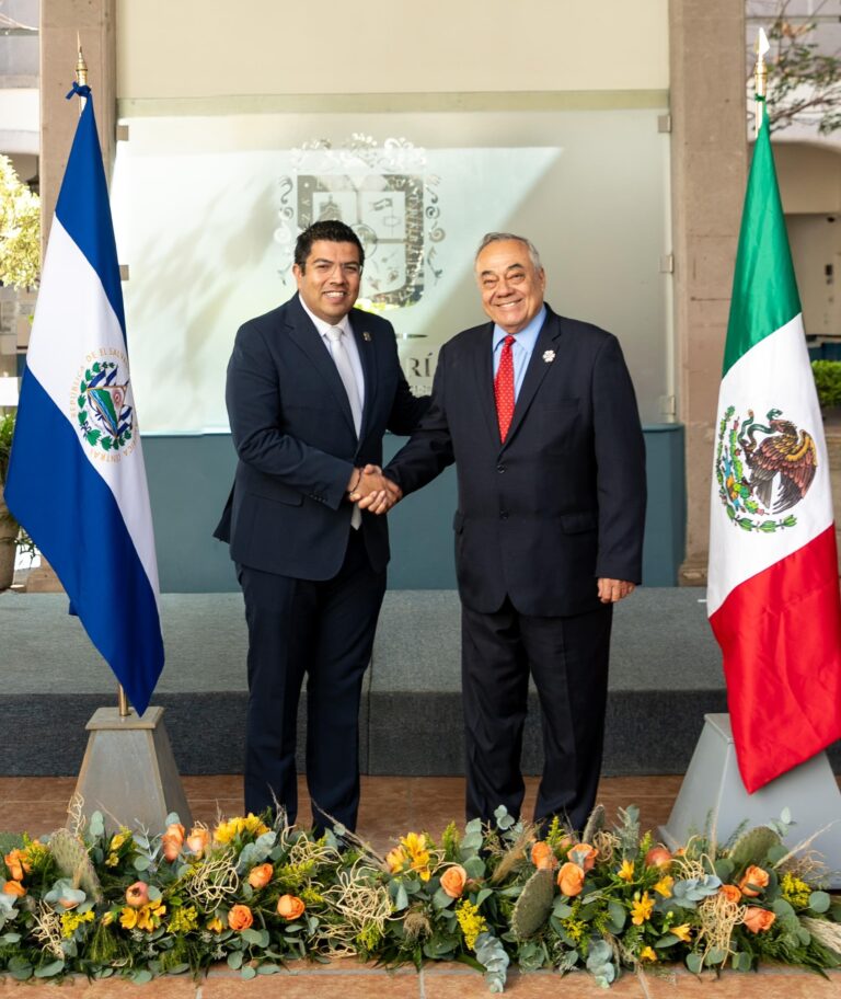 Fortalecen lazos culturales y económicos entre Jesús María y El Salvador