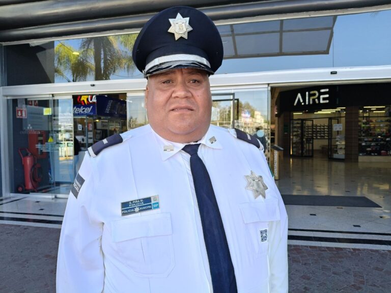 El oficial Arturo Piña Medina se despide de la Policía tras casi tres décadas de servicio