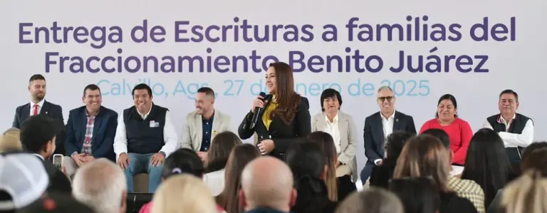 Tere Jiménez entrega 250 escrituras a familias de Calvillo