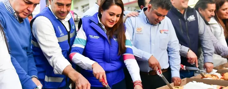 Tere Jiménez comparte la tradicional Rosca de Reyes Gigante con más de 15 mil personas