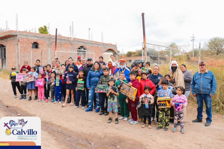 Calvillo lleva alegría a El Polvorín en el Día de Reyes