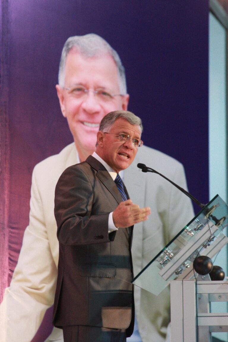 Exreinas de la FNSM decidirán quién será la reina en el 2025