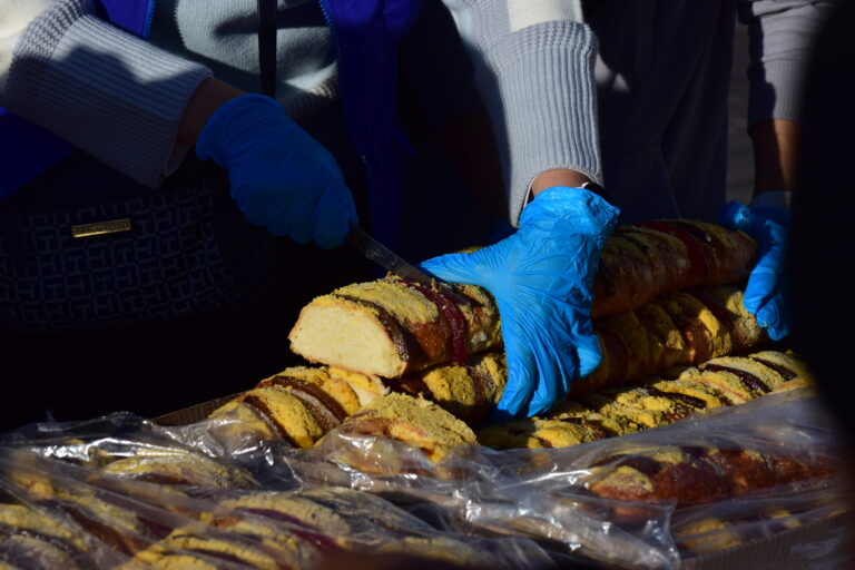 Miles de personas se reúnen para disfrutar de la Gigante Rosca de Reyes 2025 en Aguascalientes