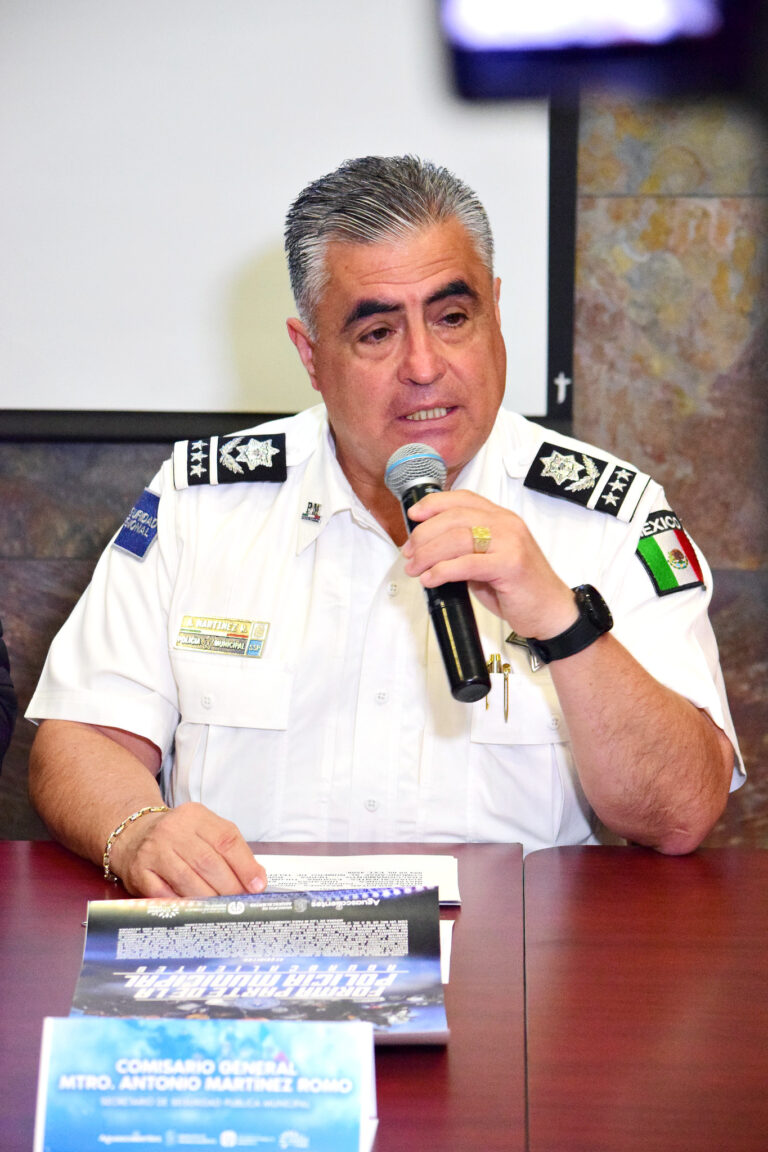 Se manifiestan distintos grupos en el Congreso del Estado, los legisladores alegan que son problemas heredados