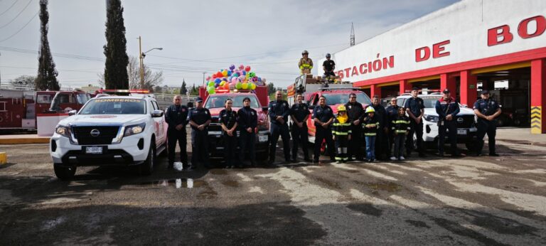 Bomberos del municipio de Aguascalientes llevaron juguetes y momentos de felicidad a niñas y niños