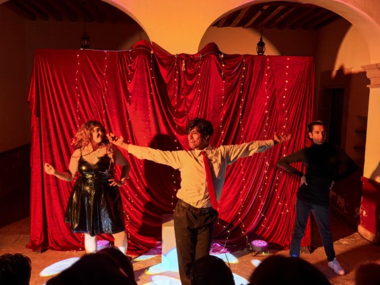 Pablo Avilez y Grupo Teatral Extranjero: Monólogos Anti-Navideños y nuevos proyectos escénicos