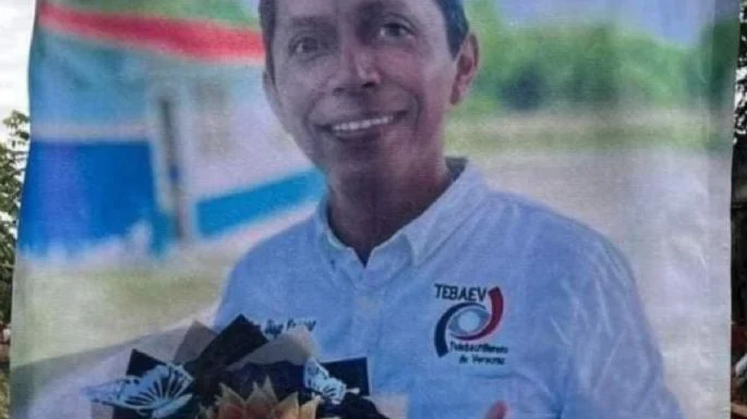 Estudiantes secuestran a su profesor y lanzan su cuerpo a un río plagado de cocodrilos