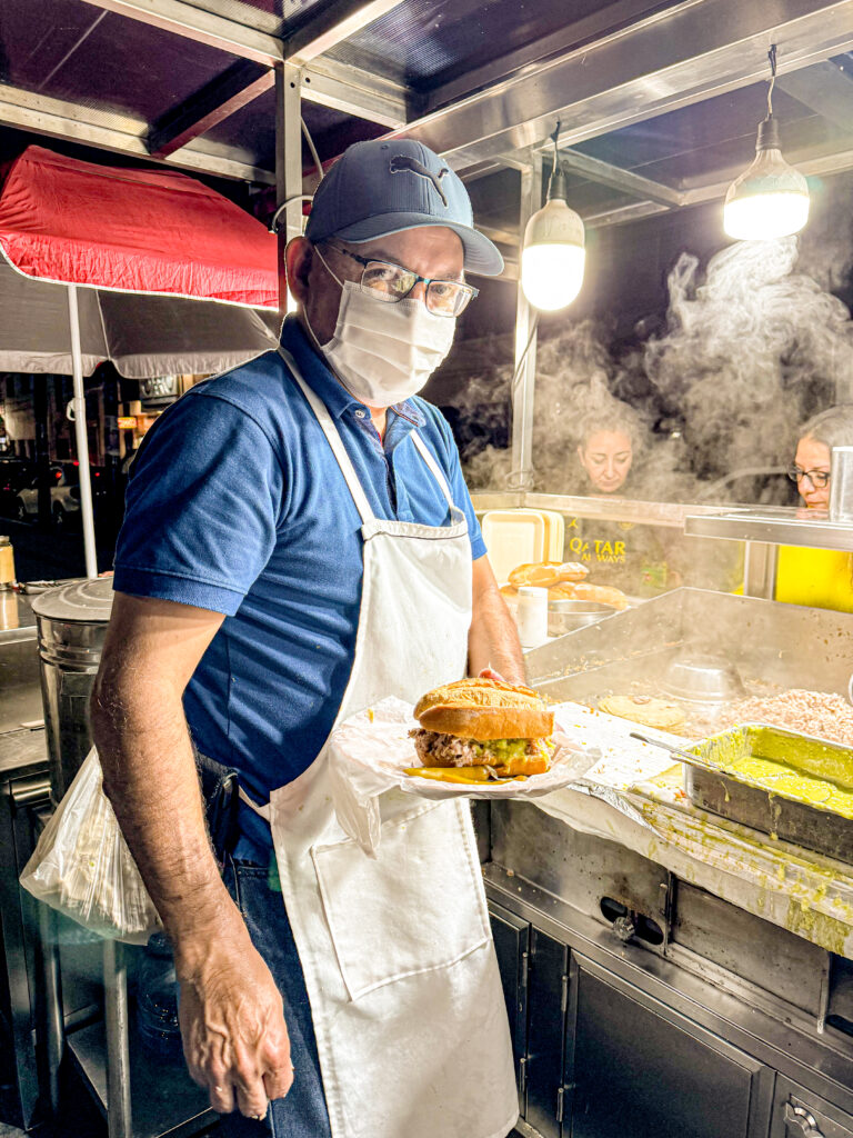Lechón al Horno Medina: tres generaciones de tradición y calidad en San Marcos
