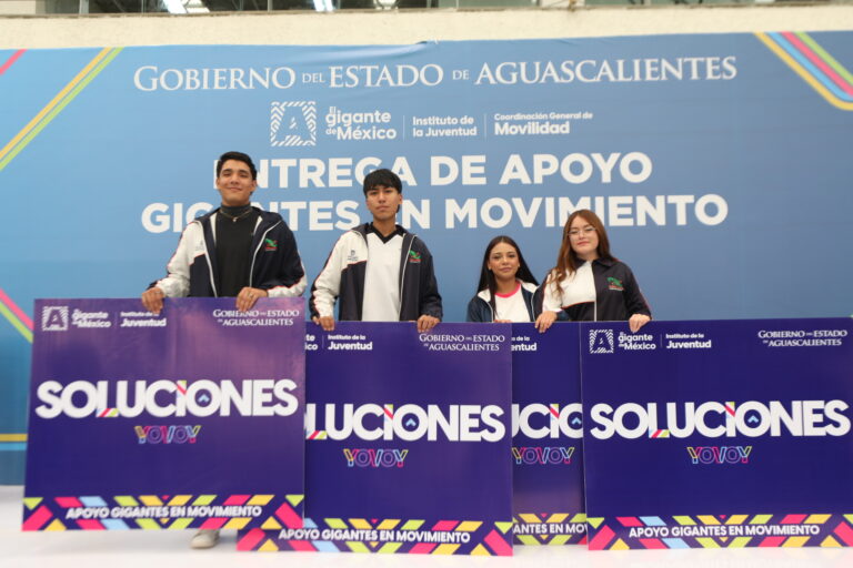 Tere Jiménez entrega 2,500 Becas de Transporte Público a estudiantes de Aguascalientes