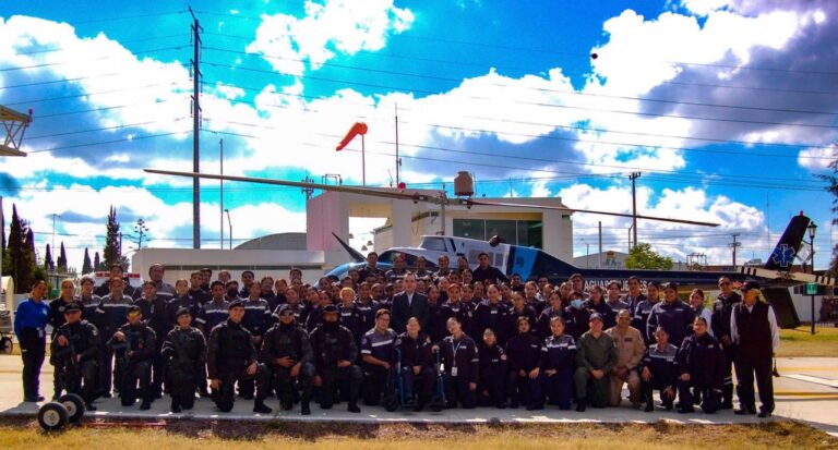 Futuros paramédicos de la UTA reciben capacitación en el Helipuerto Bicentenario