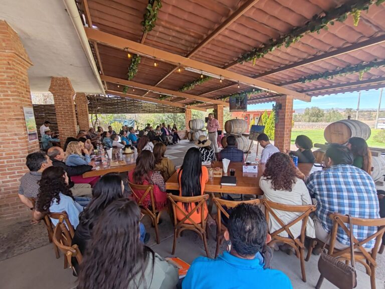 Charla sobre el Puente Chicalote resalta la historia del Camino Real entre viñedos