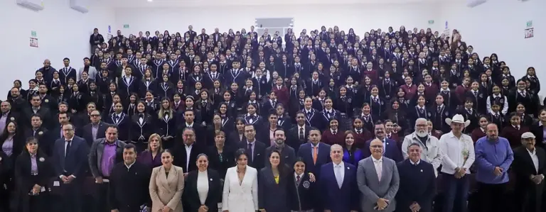 La gobernadora de Aguascalientes Tere Jiménez reconoce el importante papel de los maestros en la formación de un mejor país