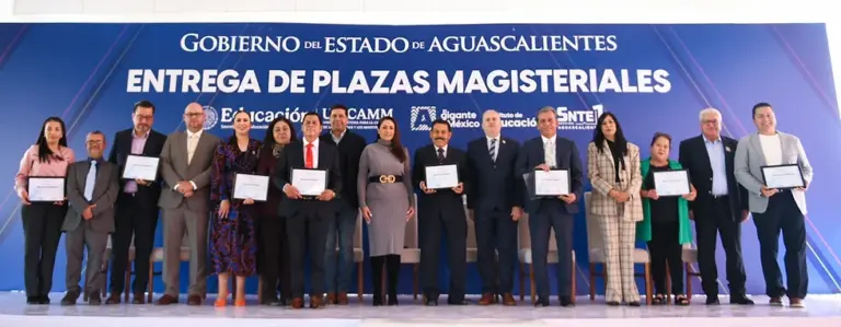 La gobernadora de Aguascalientes Tere Jiménez entrega 621 nuevas plazas a docentes