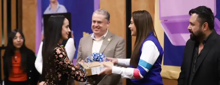 Entrega Tere Jiménez computadoras a bibliotecas públicas de Aguascalientes