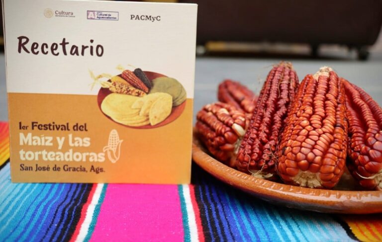 Cocineras tradicionales presentan su recetario