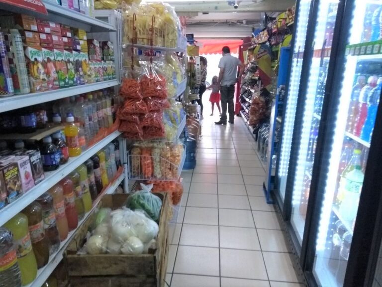 Van por tienditas “chatarra” en el combate a la obesidad