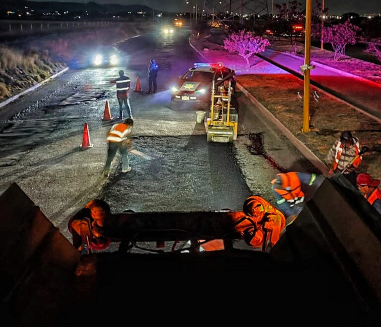 Jesús María intensifica trabajos de bacheo nocturno para mejorar vialidades