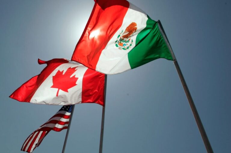 Empresas de EU se preparan para que aranceles de Trump a Canadá, México y China suban sus costos