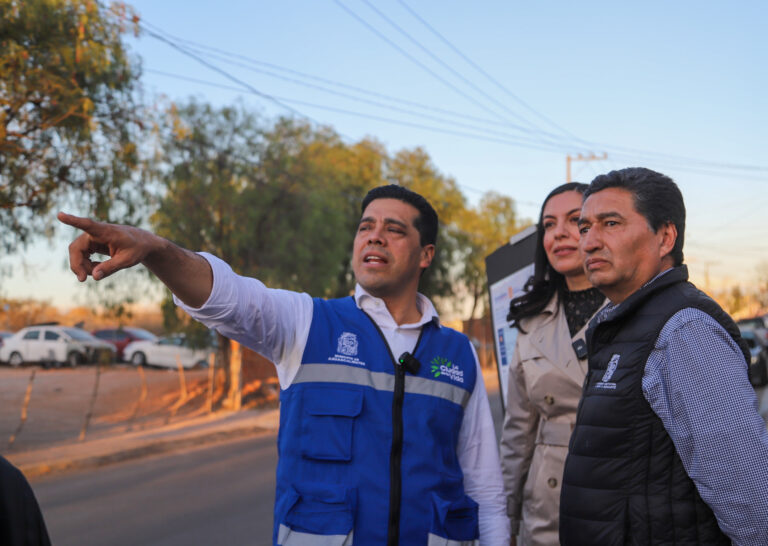Entrega Leo Montañez rehabilitación de la calle urbanismo en el guadalupe peralta