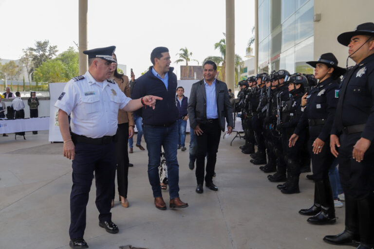 Fortalecen a la policía municipal con nuevos uniformes en Aguascalientes