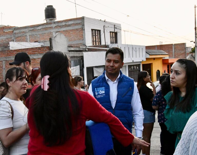 Programa “Por Tu Familia” ahora incluirá atención veterinaria en Solidaridad II: Luis León