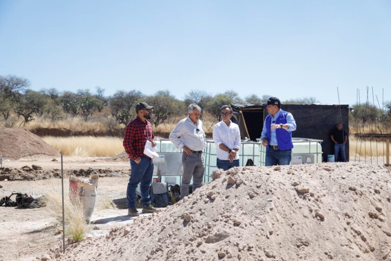 Leo Montañez realiza gira de supervisión en pozos
