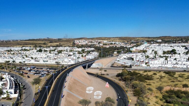 Gobernadora de Aguascalientes entrega ampliación del Puente Villa Sur 