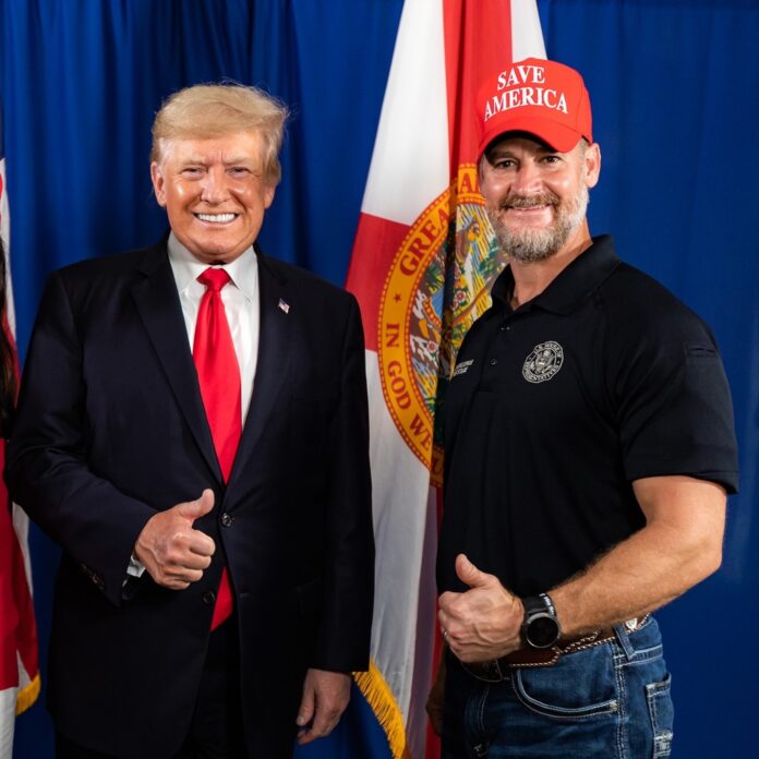 Congresista propone autorizar a Trump a emplear la fuerza militar contra cárteles mexicanos