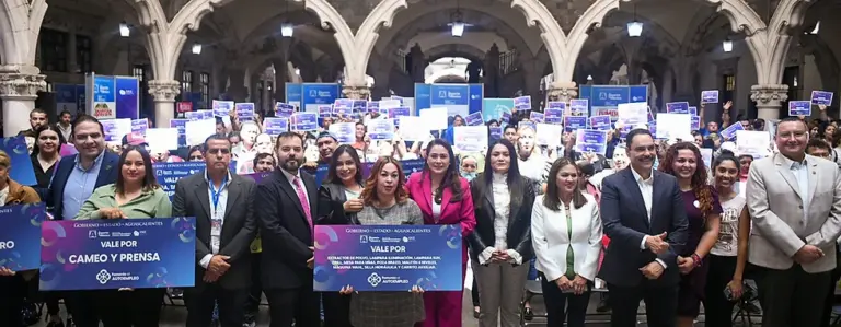 Gobernadora de Aguascalientes entrega maquinaria y equipo de trabajo a emprendedores