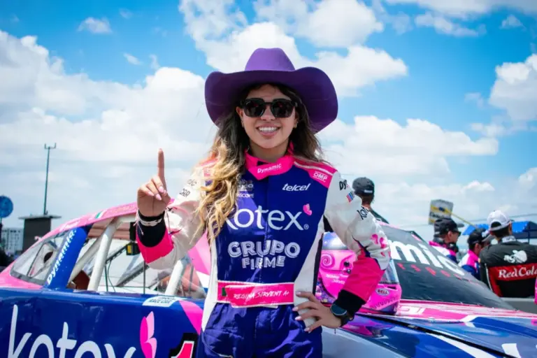 Regina Sirvent: La mexicana que rompe barreras en NASCAR