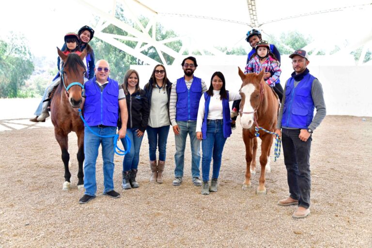 DIF estatal del Estado de Aguascalientes ofrece equinoterapia gratuita para niños y adolescentes con discapacidad