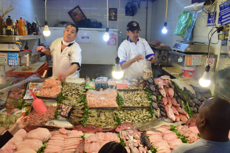 Puerto Príncipe: Cuatro décadas de tradición en mariscos