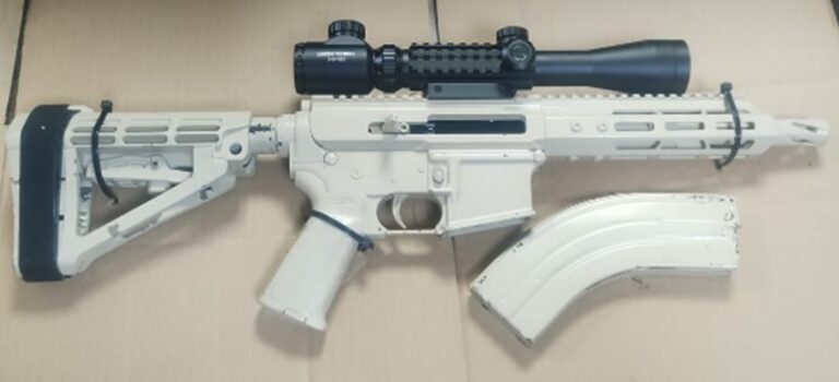 Vinculación a proceso contra una persona por portación de arma de fuego