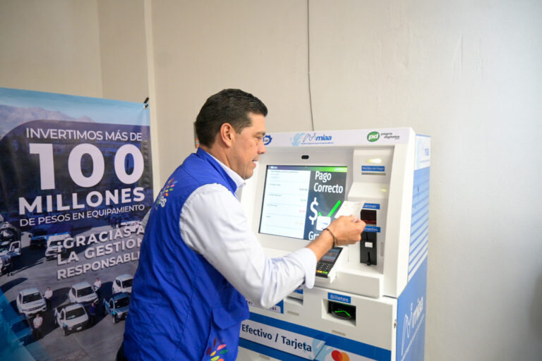 El presidente municipal de Aguascalientes Leo Montañez inaugura nuevo Centro de Atención de MIAA en el mercado de VNSA