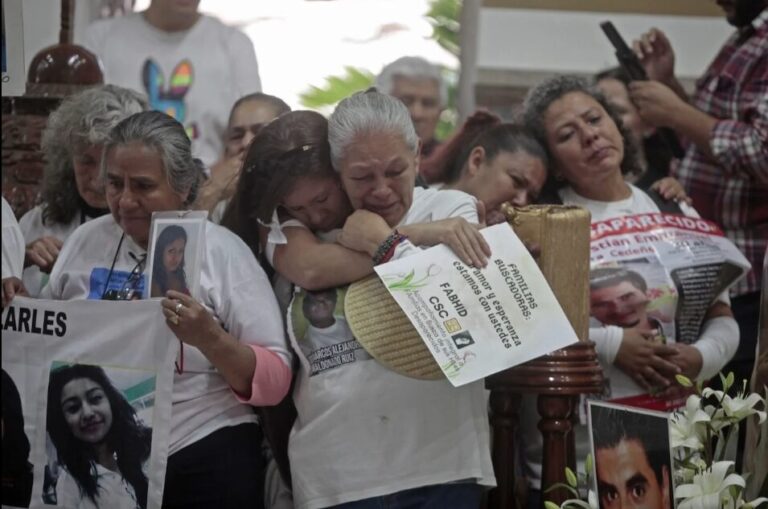 Colectivo acusa a FGR de excluirlos en diligencias de narcofinca; exigen a la CNDH que intervenga