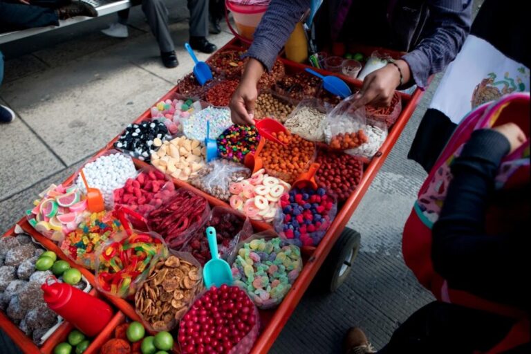 Prohíben la venta de comida chatarra en escuelas para combatir la obesidad infantil