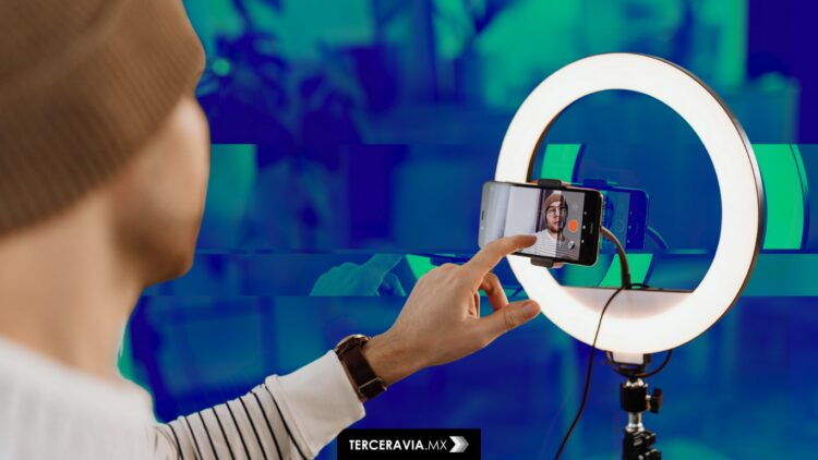 LinkedIn vs TikTok: las dos caras del emprendimiento millennial que no sabías que estabas viendo