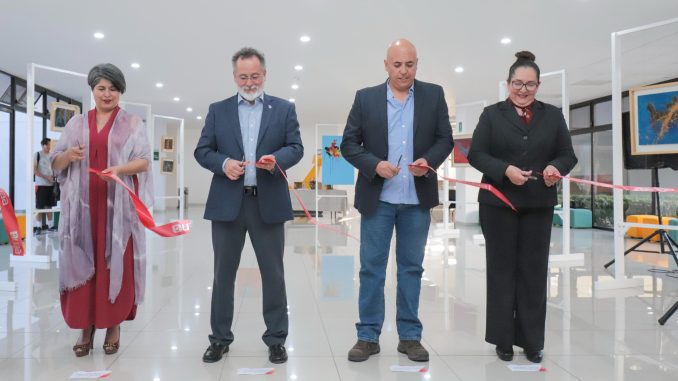 “Fragmentos de Microcosmos” un viaje sensorial a través del arte abstracto en la Galería de la UAA