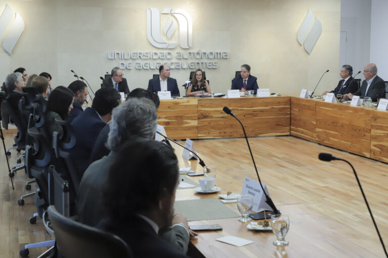 UAA, Patronato UAA, BBVA y empresarios trabajan alianza para favorecer con becas a estudiantes