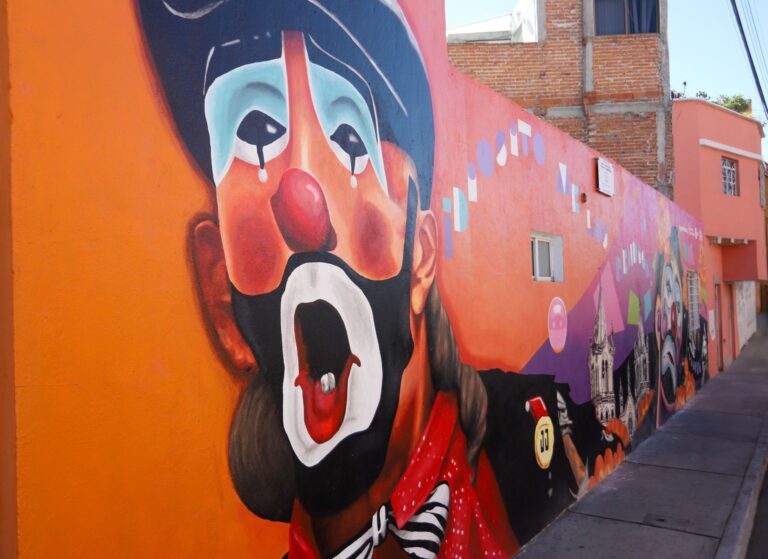 Devela municipio de Aguascalientes mural en honor al Payaso Vagabundo