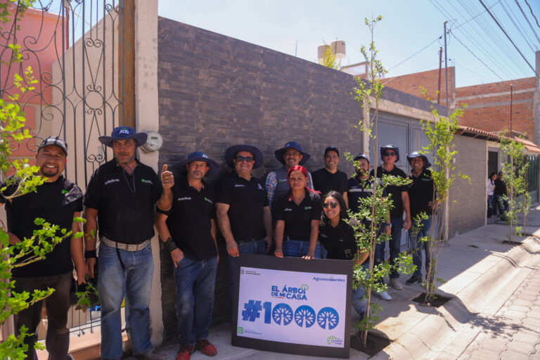 Mil familias del municipio de Aguascalientes han adoptado un árbol en sus hogares