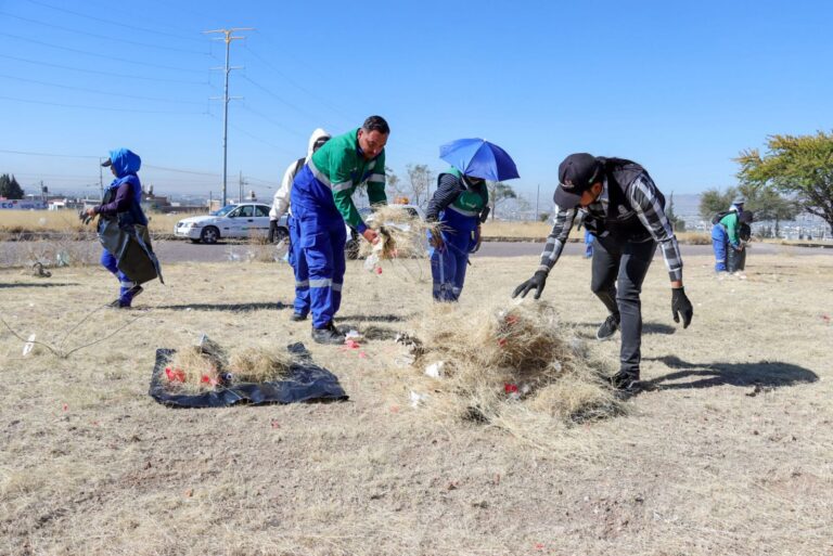Realizaron megaoperativo de desmalezado y limpieza en Pensadores Mexicanos en Aguascalientes