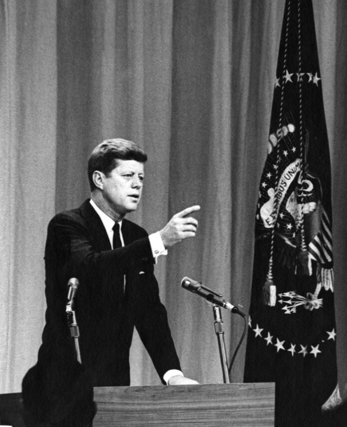 Desclasifica Estados Unidos más de 80 mil páginas sobre el asesinato de John F. Kennedy