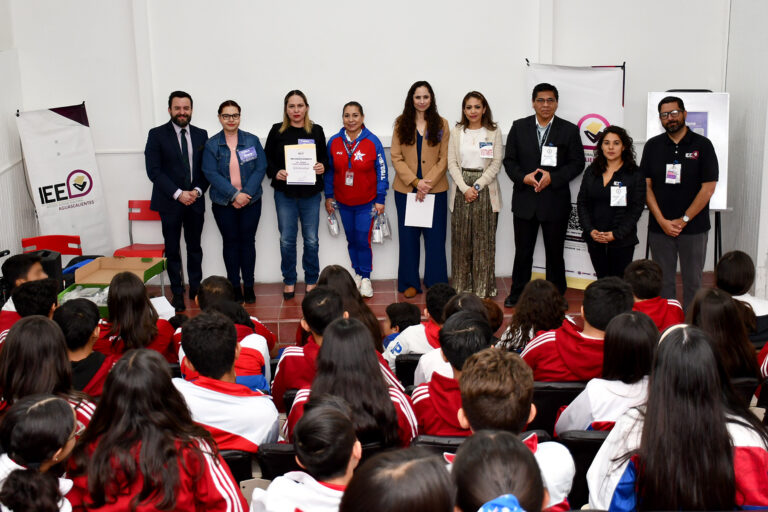 Promueve IEE valores democráticos con adolescencias