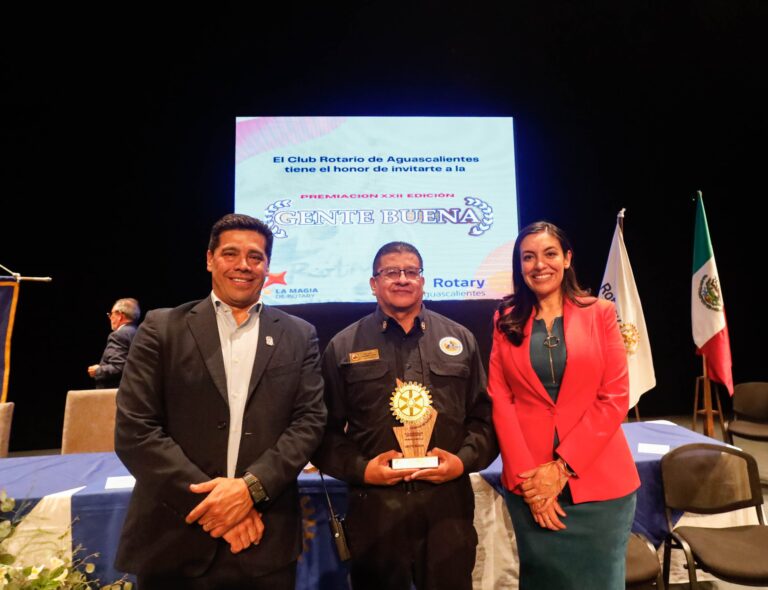 Asiste Leonardo Montañez a la 22 edición de los Premios Gente Buena en el municipio de Aguascalientes