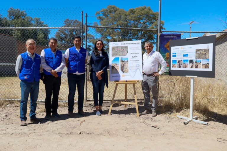 El alcalde de Aguascalientes supervisa línea de conducción de agua potable en lomas del picacho