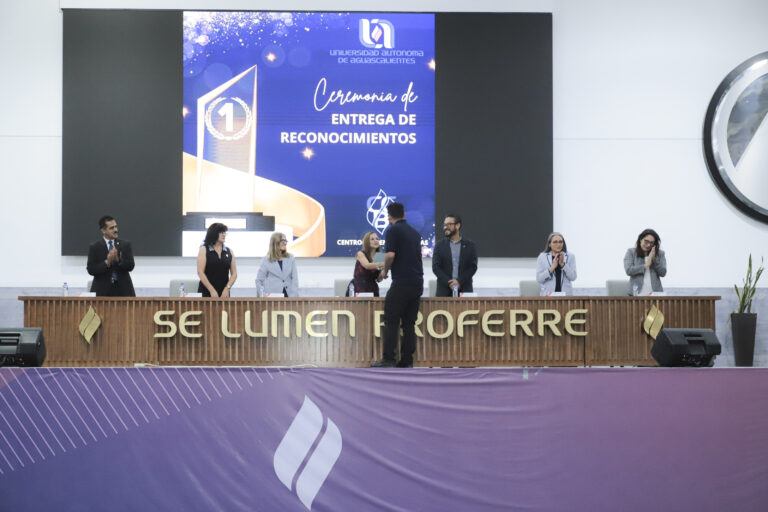 UAA celebra la colaboración entre estudiantes y docentes en la formación de profesionistas